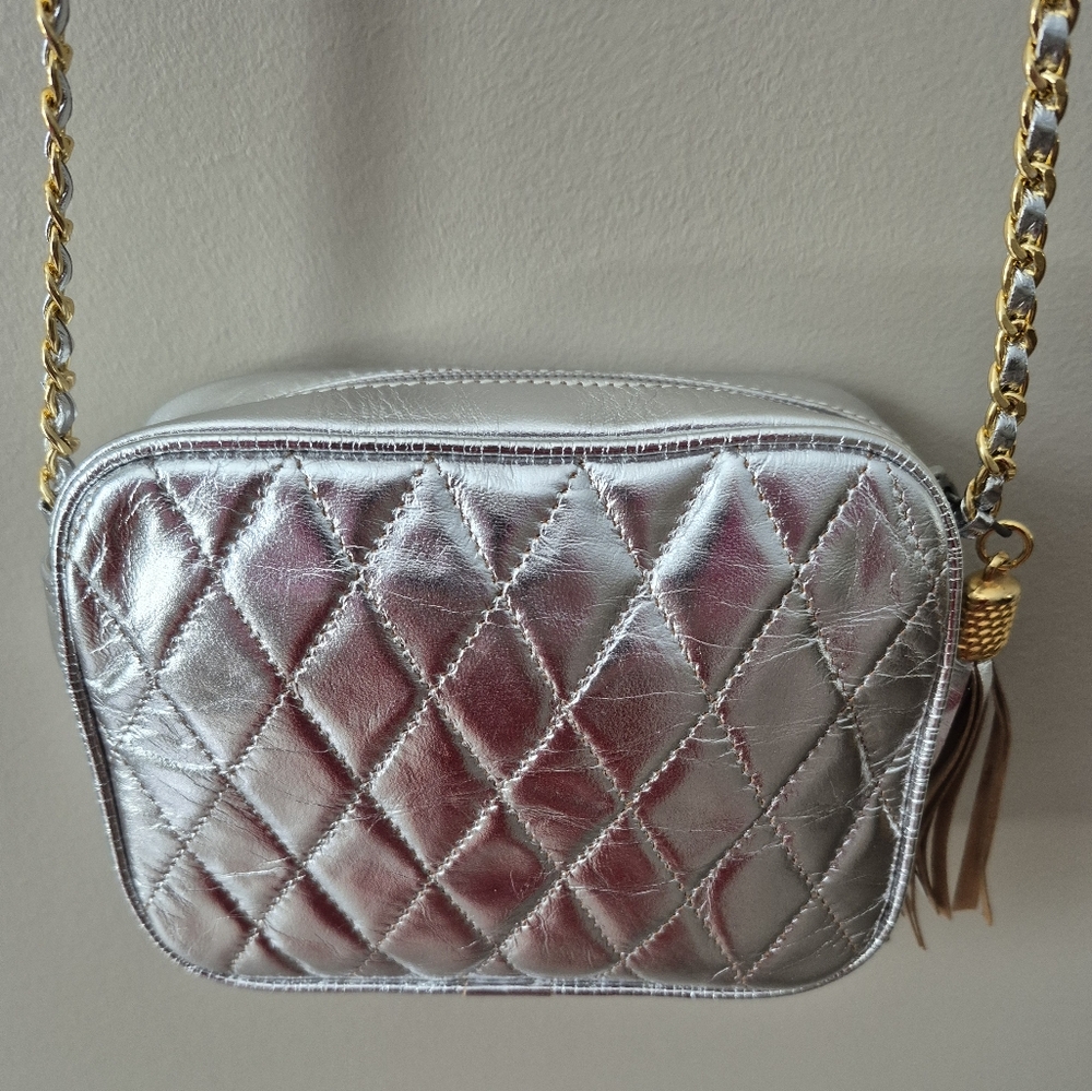 High Fashion Modatt Italy Silver Quilted Gold Chain Crossbody Camera Bag New